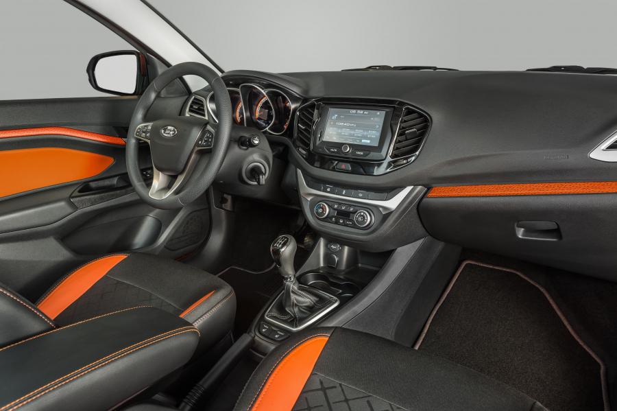 Интерьер Lada Vesta SW Cross 2017 года  (фото 35 из 48)